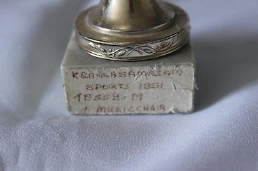 Značke, ordenje i medalje: PEHAR, 1991 | Stari pehar sa mermernim postoljem, ukupno visok oko — 4