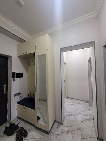 merkezde: 2otaqlı mənzil – tam mebellı və texnikalı Plan: - Geniş işıqlı qonaq — 2