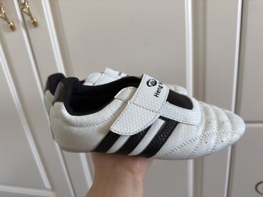 обувь для футбола для детей: Детские согги размер 34-35 покупали на таэквандо. Размер не подошел