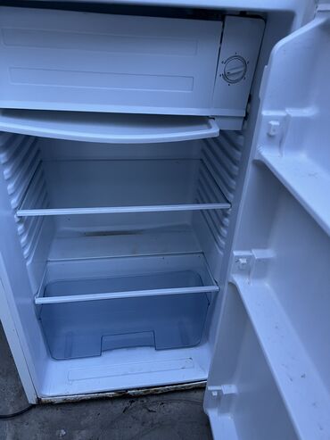 продаю халадилник: Холодильник Avest, Б/у, Однокамерный, De frost (капельный), 68 * 82 *