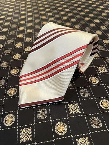 Qalstuklar: 🇮🇹 İtaliya brendi — 100% təmiz ipək qalstuk. Premium keyfiyyət — 1
