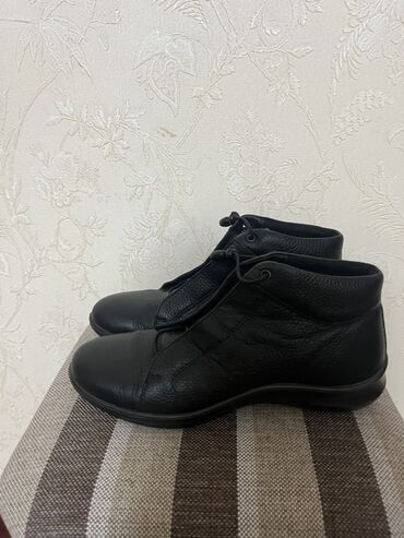 берцы лова зимние: Черные кожаные ботинки/полуботинки. Производство Германия. Размер 40