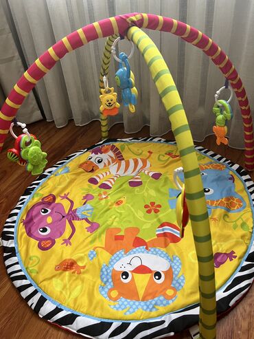 детский развивающий коврик: Развивающий коврик, в хорошем состоянии. Все игрушки на месте. Цена