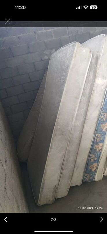 кух оборудование: Несколько матрасов стандартного размера. Подойдут для обустройства