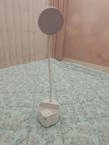 продаю настольную лампу: Лампа Үстөлгө коюлуучу, Минималдуулук, Бийиктикти жөнгө салгычы менен