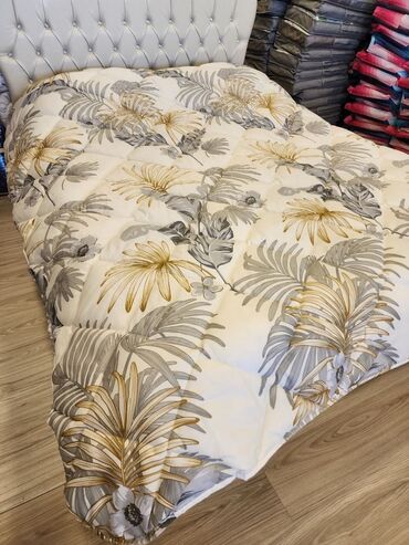 Yorğanlar, adyallar: Laperla qış yorğanları Bir nəfərlik 160*220 25azn İki nəfərlik — 9