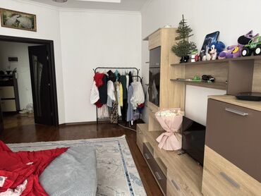 камот каракол: Кийимдер үчүн тумба, Күзгүсүз, түсү - Күрөң