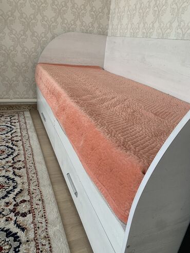 защитный бортик для кровати: Односпальная кровать, Б/у, С матрасом, длина - 204 см