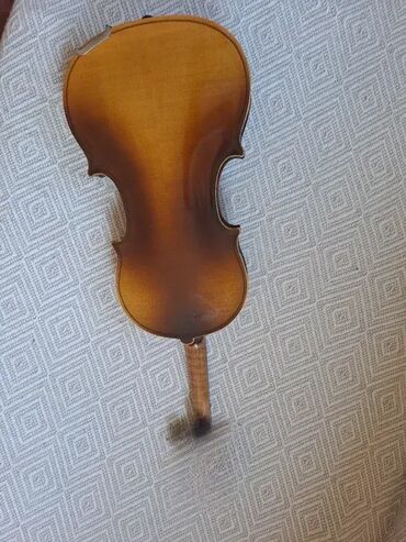 Violine: Violina sa gudalo u dobrom stanju sa manjim tragovima koriscenja, sve — 11