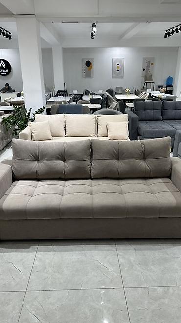 sofa: Прямой диван с глубоким сиденьем и тремя спинными подушками. - Тип — 2