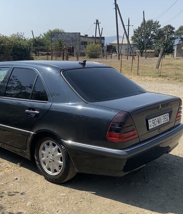 Mercedes-Benz: Mercedes-Benz E-Class: 1.8 l | 1998 il Sedan — 3