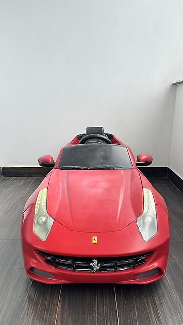 Uşaq üçün elektrik maşınları: Uşaq üçün elektrikli minik maşını – Ferrari üslubunda, qırmızı rəng — 3