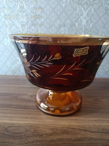 meyve qabı: Qızılı naxışlı şüşə meyvə qabı (ayaqlı) - Material: qalın, rəngli — 1