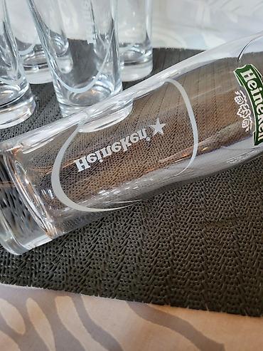 Čaše: Case nove,vintaz Heineken. Case Heineken bez ostecenja,sve na njima na lalafo.rs — 9 Čaše: Case nove,vintaz Heineken. Case Heineken bez ostecenja,sve na njima — 9