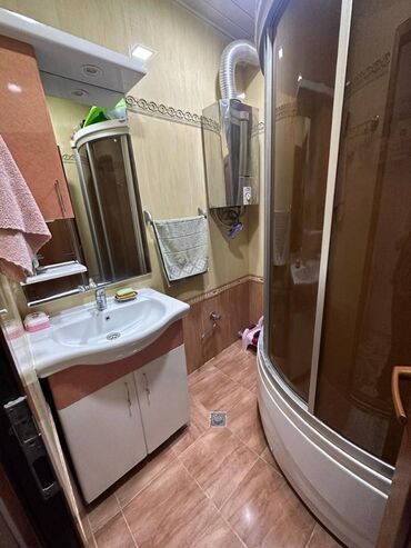 Uzunmüddətli kirayə mənzillər: 4-mikrorayonda Qızıltac Şadlıq sarayının yanında 5 mərtəbəli binanın -da lalafo.az — 9 Uzunmüddətli kirayə mənzillər: 4-mikrorayonda Qızıltac Şadlıq sarayının yanında 5 mərtəbəli binanın — 9