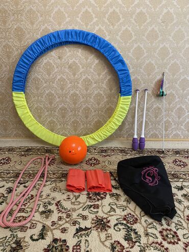 Другие товары для детей: Продаю набор для гимнастики: мяч, булавы, скакалка, резины для стоп