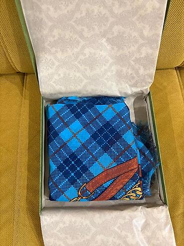 guccı: Gucci original yaylıq yasamaldadı 100% original maldı isdəyən yoxlaya — 2