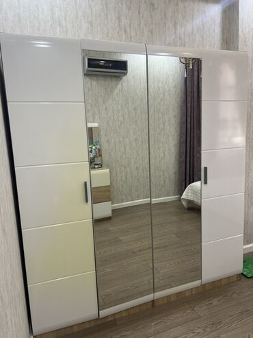 klon geyimi: Açılan, 3 qapılı Düz dolab, Qarderob, paltar dolabı