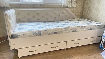 односпальные кровати бу: Односпальная кровать, Б/у, С мягкой обивкой, длина - 2 см — 3