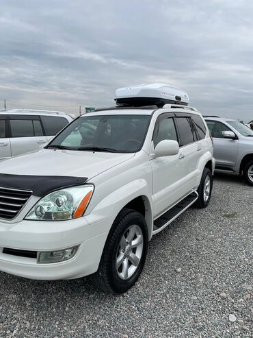 каропка свик: Белый внедорожник Lexus GX с установленным на крыше багажным боксом