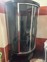 тумбу шкафчик: Душ кабинасы Жарым тегерек, Өлчөмү: 2 x 1 см, Поддондун бийиктиги: 30 см,Жабуусу: Тунук