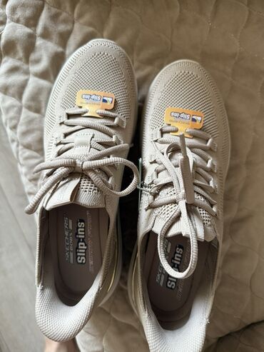 Босоножки, сандалии, шлепанцы: Skechers Slip-ins qadın idman ayaqqabısı Başqa ölkədən alınıb. Rəngi