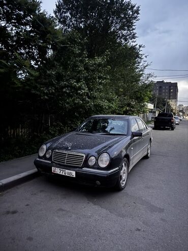ежемалина купить: Mercedes-Benz E-класса в кузове W210. Автомобиль черного цвета с