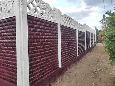 каменный шпон: ТОКМОК ИВАНОВКА КЕМИН Декоративный забор, выполненный из бетонных — 7