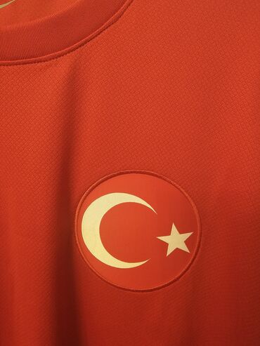 İdman formaları: Türkiye milli komandasının orijinal forması.Türkiyeden — 2