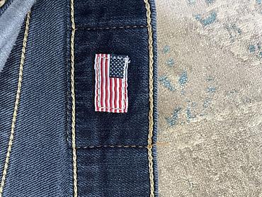 flared jeans: Мужские джинсы True Religion, темно-синяя классическая посадка. - — 4
