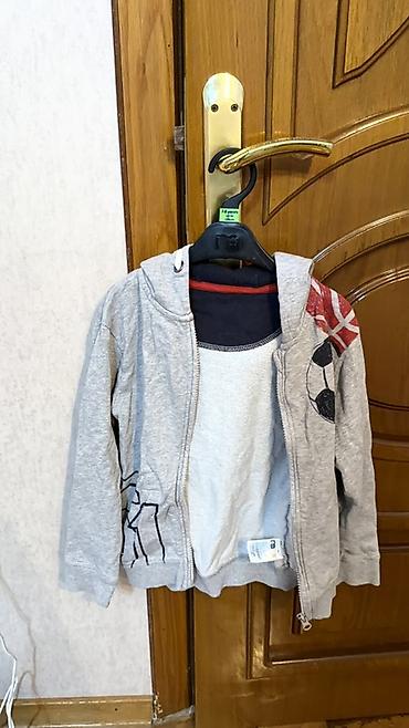 məktəb paltarları: Uşaq üçün kapüşonlu idman jiletka/sviter - Rəng: açıq boz - Model: ön — 3