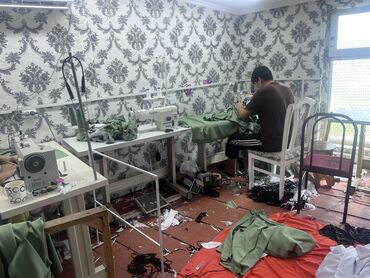 участок 4 гор больница: Сдается швейный цех с оборудованием и с жильемв районе жибек Жолу