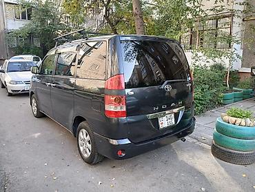 Toyota: Toyota Noah: 2003 г., 2 л, Автомат, Минивэн — 3