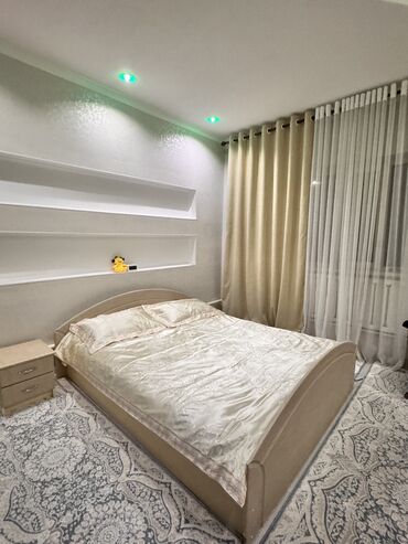 продам спальный гарнитур бу: Спальный гарнитур, Б/у, Двуспальная кровать, Комод, Тумба, Платная доставка, Самовывоз, цвет - Бежевый