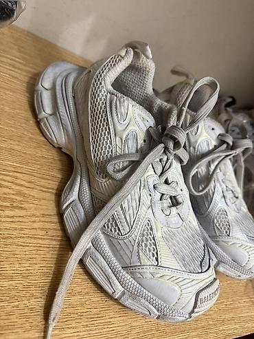 Balenciaga Track tipli idman ayaqqabıları - Rəng: açıq boz/ağ lalafo.az -da — 1 Balenciaga Track tipli idman ayaqqabıları - Rəng: açıq boz/ağ — 1