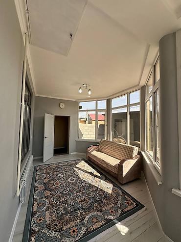 Продажа коттеджей и домов: 5 комнат, 200 м², 4 соток, Бишкек, Ак-Ордо 2 ж/м Собственник — 24