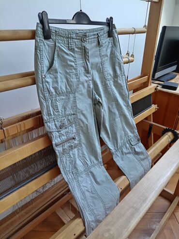 teddy kaput h: Kargo 3/4 pantalone, vel. 38,boje žalfije, boja je neujednačena, sve
