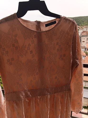 Haljine: REFKA čipkana haljina - Boja: puder roze - Model: midi dužina — 6