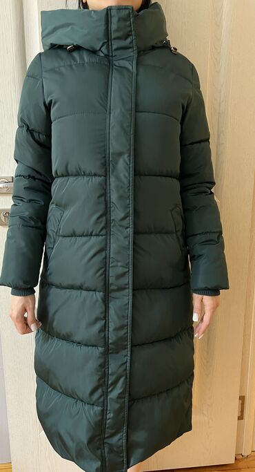 женская куртка новая: Женская куртка S (EU 36), цвет - Зеленый