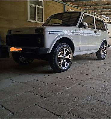 niva qapı: LADA Niva 3 qapılı ofroad SUV - Kuzov: 3 qapılı, ağ rəng, yüksək — 7