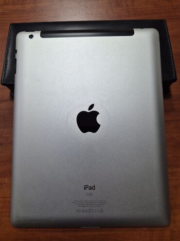 сумка для проектора: Планшет Ipad 3. Продаётся чисто для коллекции. Аккумулятор зарядки не