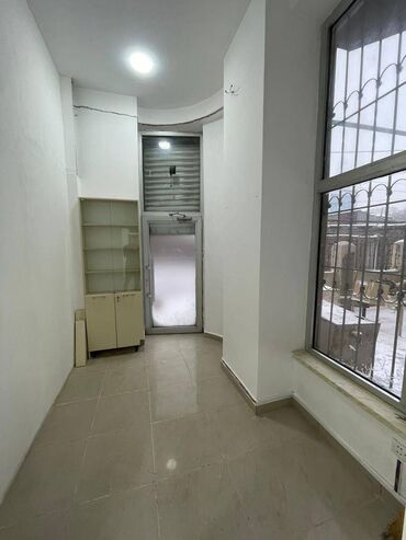 Digər kommersiya daşınmaz əmlakı: 100 kv obyekt icarəyə verilir. Gözəllik salonu, diş klinikası, hər — 12