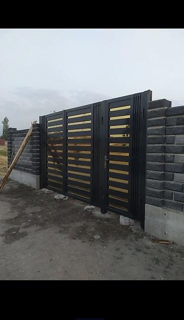 Откатные ворота: Откатные и распашные ворота с заполнением “под дерево”. Описание: - — 6