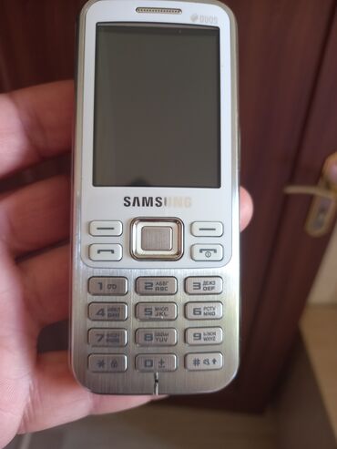 samaung a52: Samsung C5212 Duos, 8 GB, rəng - Ağ, İki sim kartlı