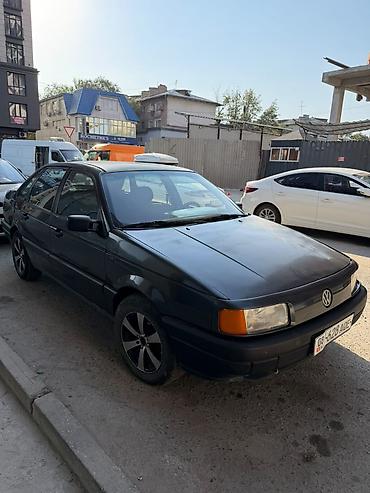 v klass: Volkswagen Passat: 1989 г., Механика, Седан — 1
