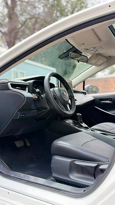 2022: Toyota Corolla: 2022 г., 1.8 л, Вариатор, Гибрид, Седан — 5