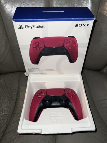 plesteyşin: Sony DualSense Crimson Red rəngli oyun konsolu idarəetmə paneli