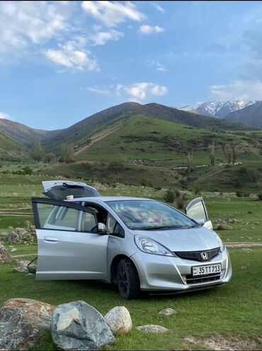 Honda: Фит гибрид 2012 1.3 Honda Fit – это компактный и экономичный