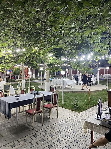 esey satisi: 21 sotun içindədir.ailəvi restarandı.1 70-80 nəfərlik zalı, 20-25 — 3
