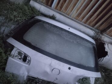 коробка на нексия: Крышка багажника Mazda, 2003 г.